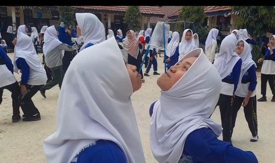 Guru dan Siswa SMPN 13 Lubuklinggau Antusias Mengikuti Lomba