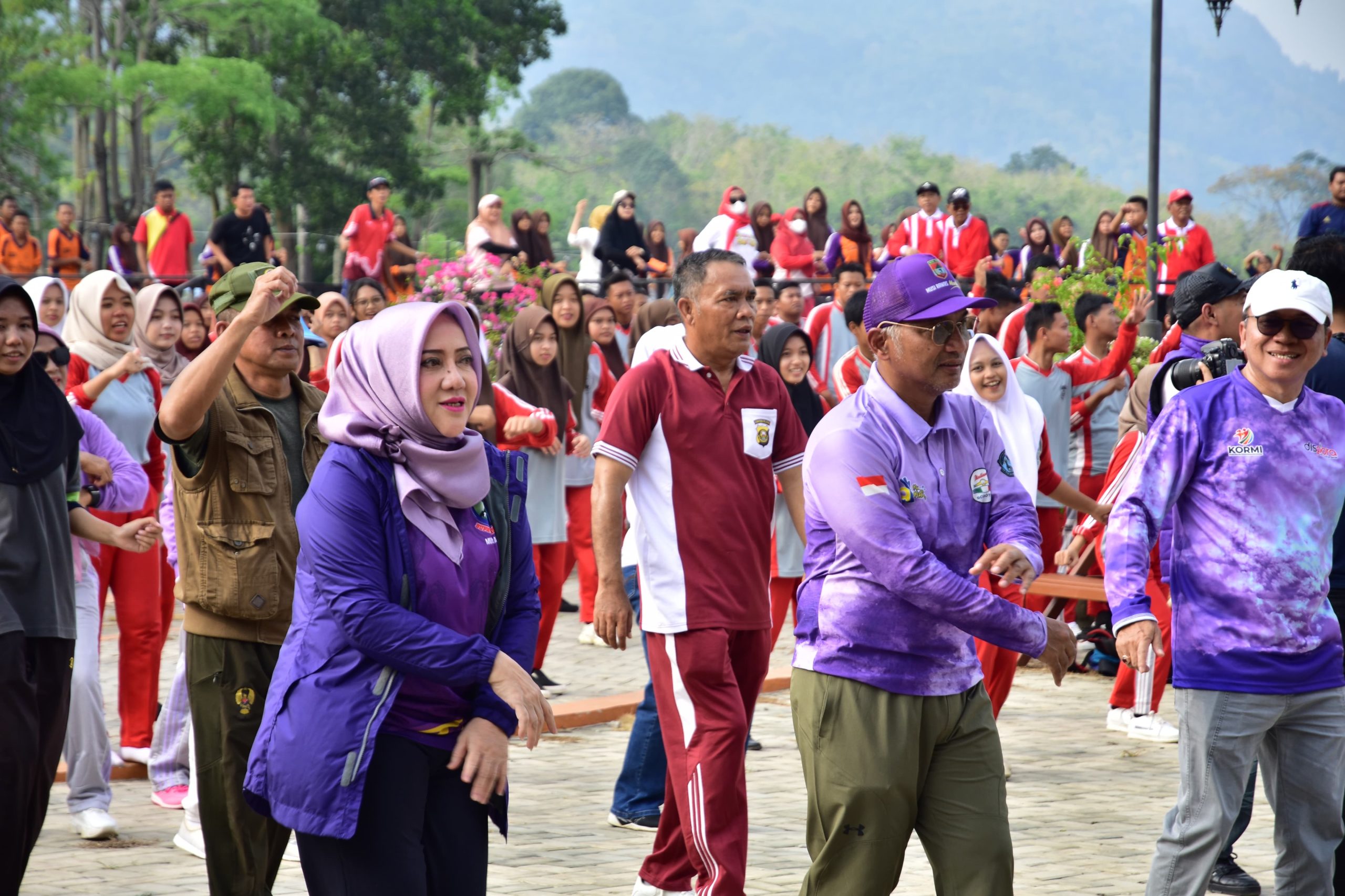 Sehat dan Menyenangkan, Masyarakat Senam Sehat Bersama Bupati Hj Ratna Machmud