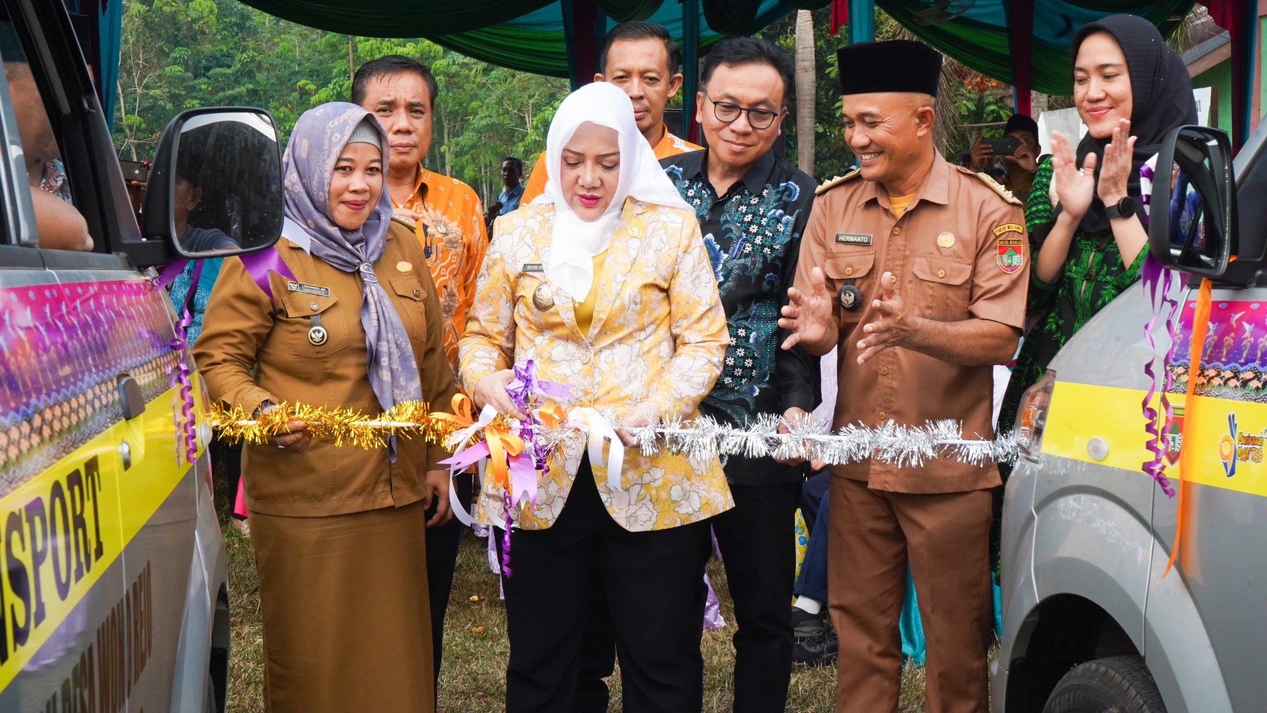 Kembali Beri Bantuan Ambulance, Wujud Komitmen Bupati Hj Ratna Machmud Tingkatkan Sarana Prasarana Kesehatan