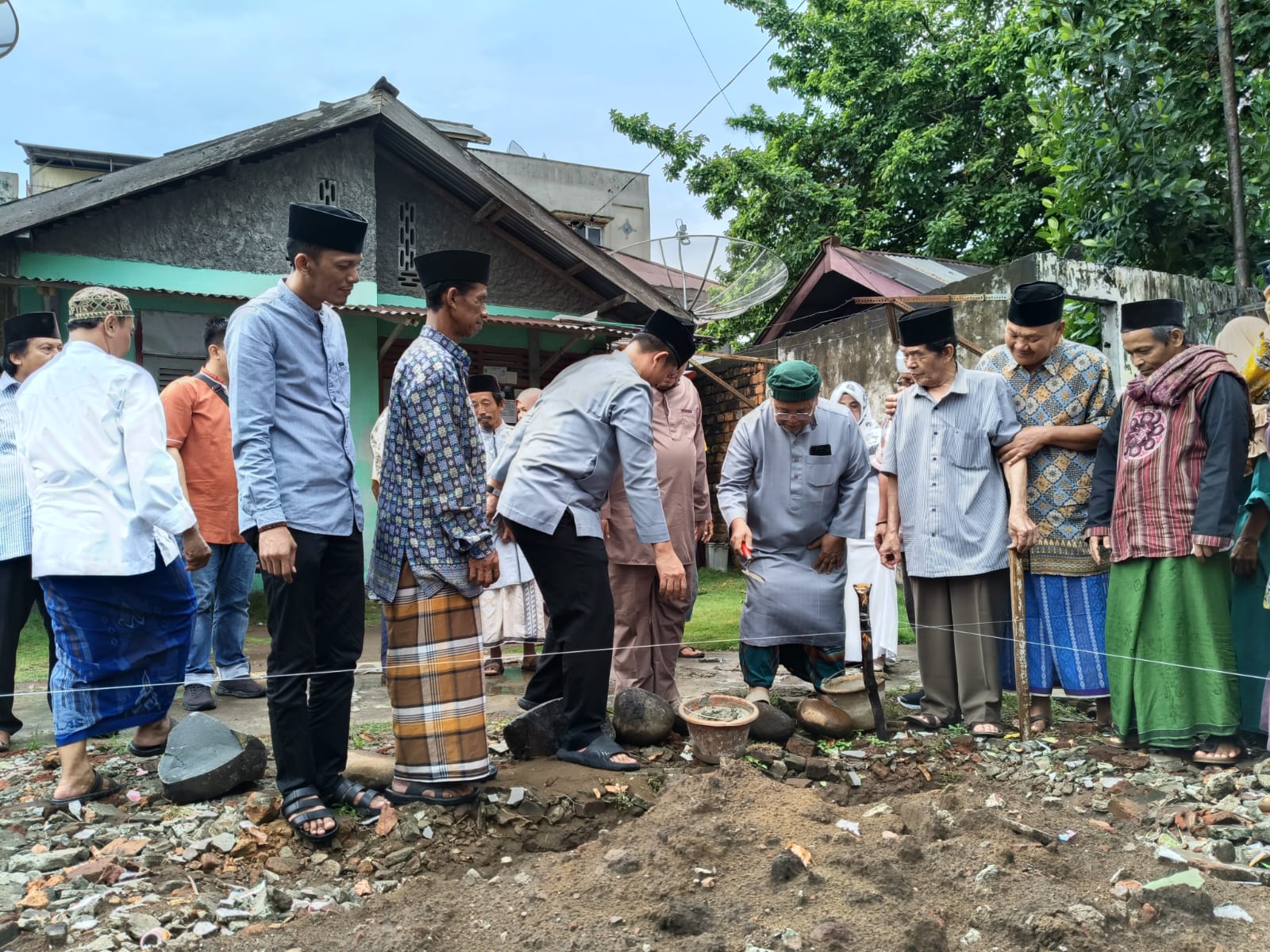 HRW Lakukan Peletakan Batu Pertama Pembangunan Masjid di Ponpes Tahfidzul Qur’an Darul Ulmi Irsyadul Ibad